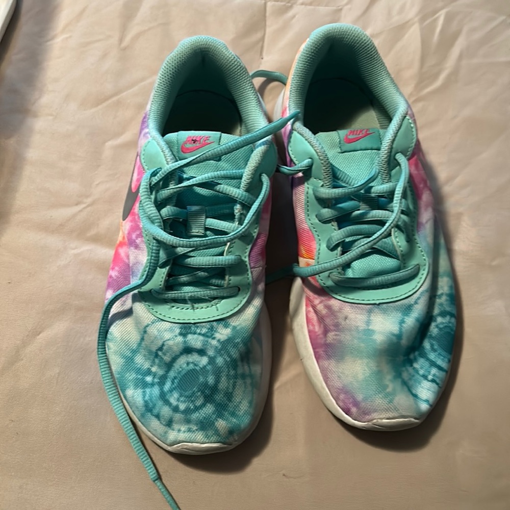 Nike tennis shoes